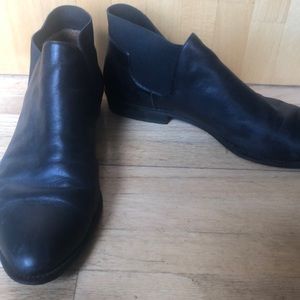 Liz Claiborne Short Chelsea Booties Sz 7.5